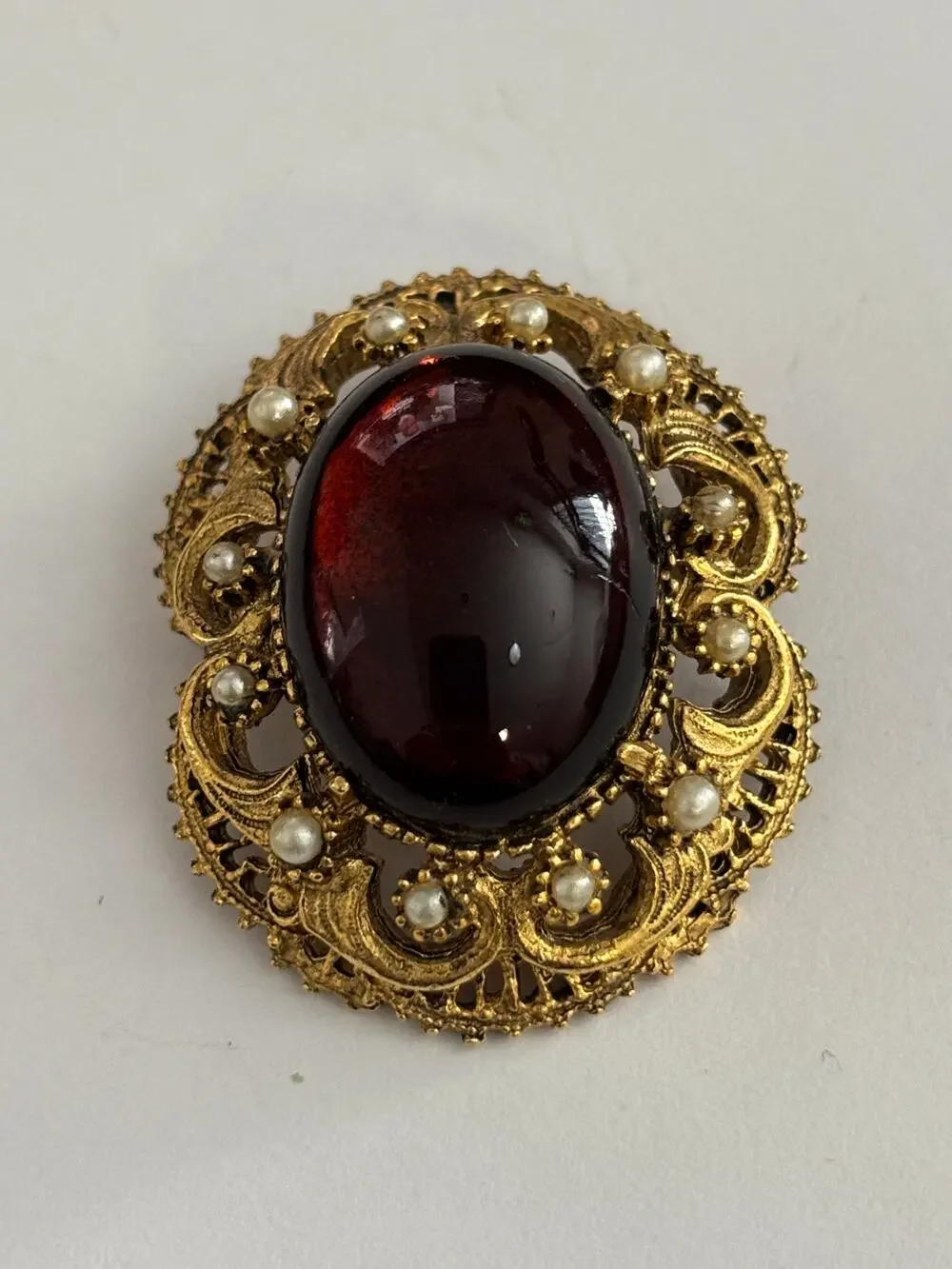 Vintage Gold Tone Brooch Glass Cabachon Faux Pearls Florenza?